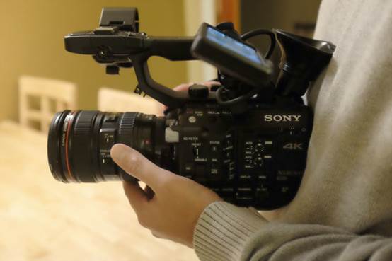 说明:H:\17年上学期\实验室\E505验收\Sony_FS5_slavik_boyechko_shooting_2.jpg
